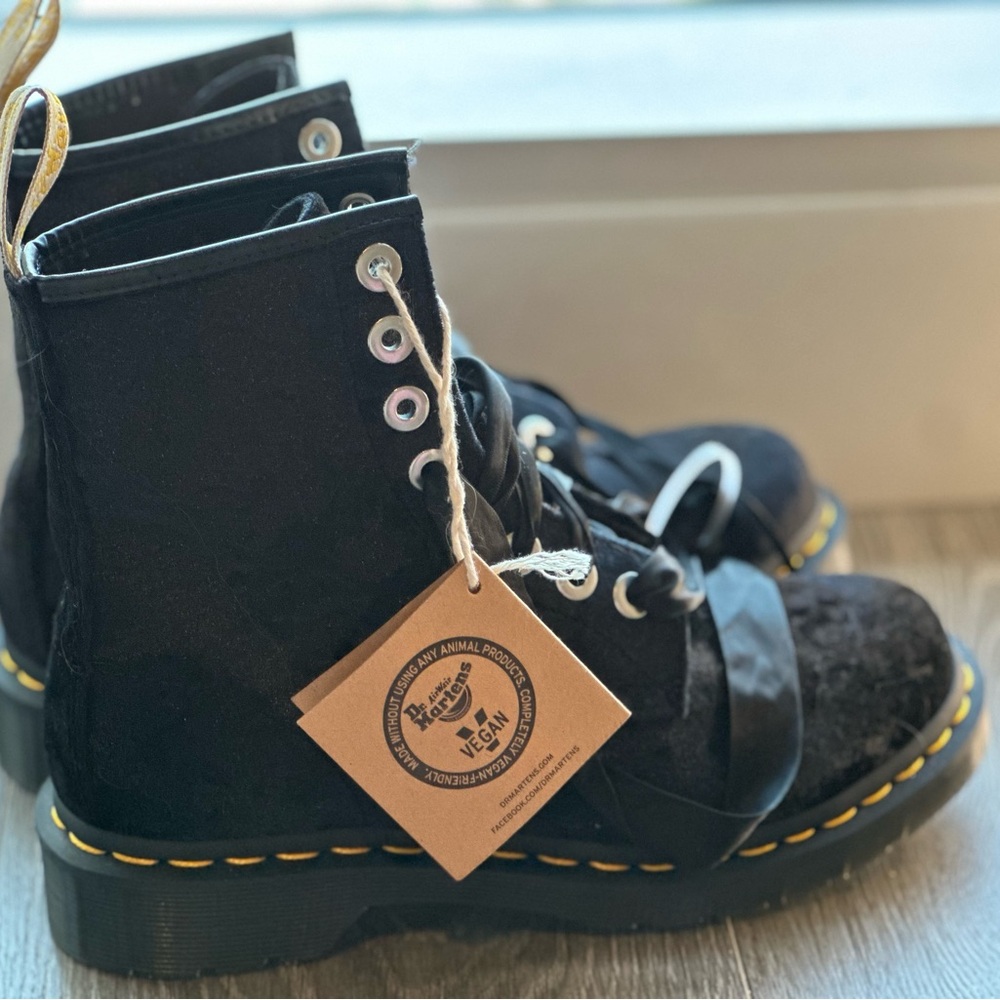 NWT Vegan Crushed Black Velvet Doc Martens with Ribbon Laces 💫🖤 - Picture 6 of 7